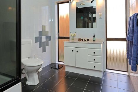 Photo of property in 13 Vintage Drive, Henderson, Auckland, 0612