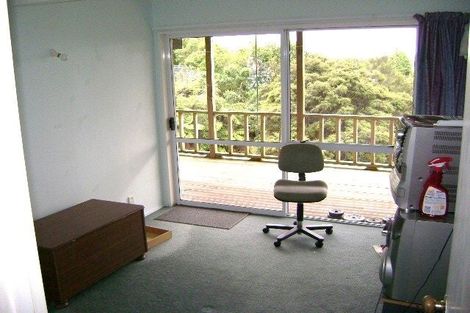 Photo of property in 635 Glenfield Road, Totara Vale, Auckland, 0629