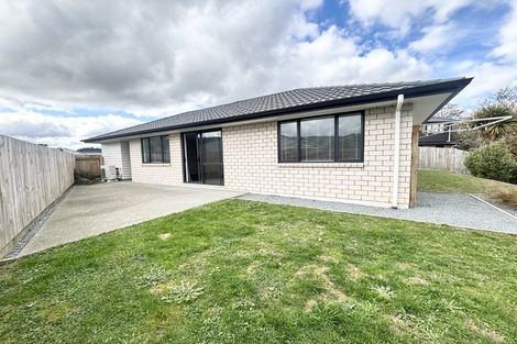 Photo of property in 5 Rewarewa Way, Timberlea, Upper Hutt, 5018