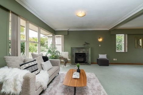 Photo of property in 35 Forest Lake Road, Forest Lake, Hamilton, 3200