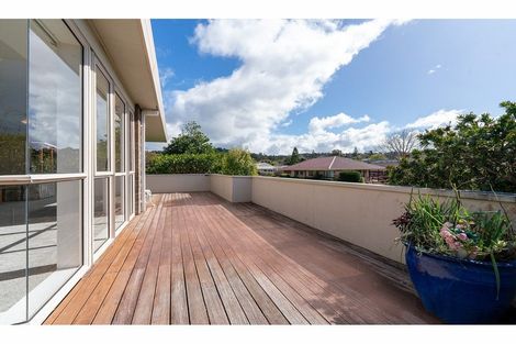 Photo of property in 29 Taupiko Place, Green Bay, Auckland, 0604