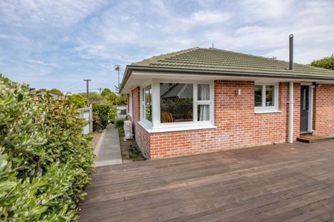 Photo of property in 93 Crofton Road, Harewood, Christchurch, 8051