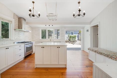 Photo of property in 14 Tiri Road, Manly, Whangaparaoa, 0930