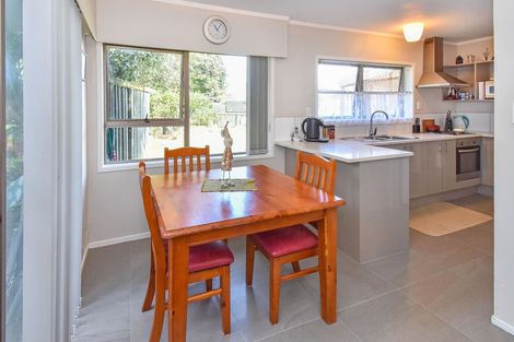 Photo of property in 2/12 Grove Road, Papakura, 2110