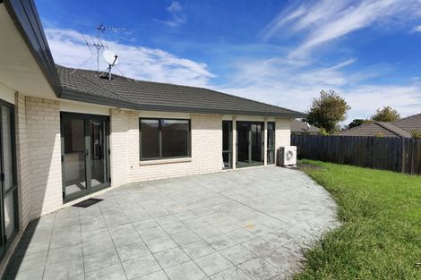 Photo of property in 22 Maghera Drive, East Tamaki Heights, Auckland, 2016