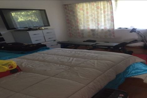 Photo of property in 63 Candia Road, Henderson Valley, Auckland, 0614