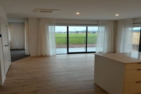 Photo of property in 112 Kaurinui Crescent, One Tree Point, 0118