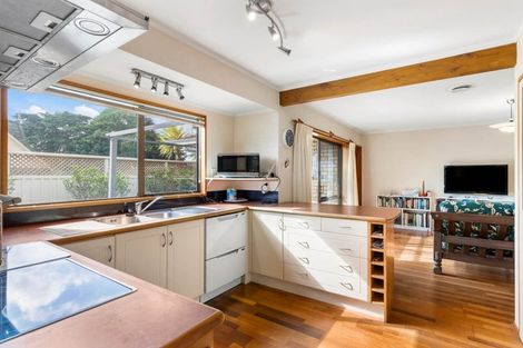 Photo of property in 16 Hayes Place, Half Moon Bay, Auckland, 2012