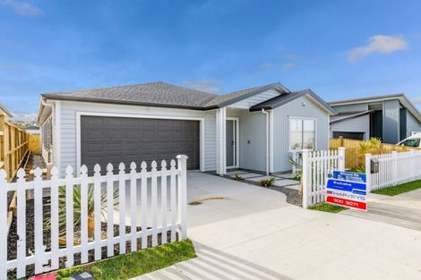 Photo of property in 11 Ropere Street, Kumeu, 0810