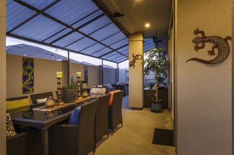 Photo of property in 124 Johnstone Drive, Fitzherbert, Palmerston North, 4410