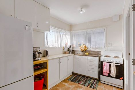 Photo of property in 2/79 Archers Road, Hillcrest, Auckland, 0629