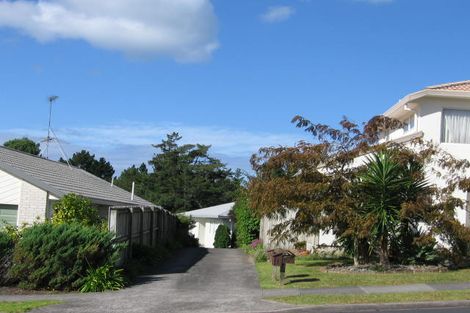 Photo of property in 1/67 Unsworth Drive, Unsworth Heights, Auckland, 0632