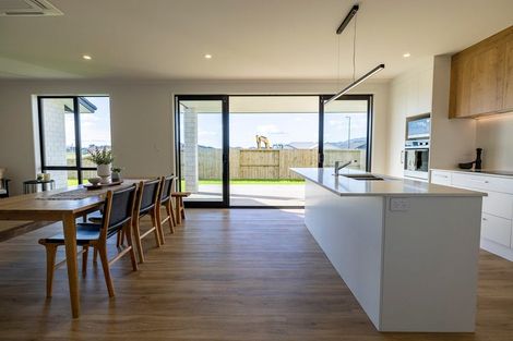 Photo of property in 32 Te Piriti Road, One Tree Point, 0118