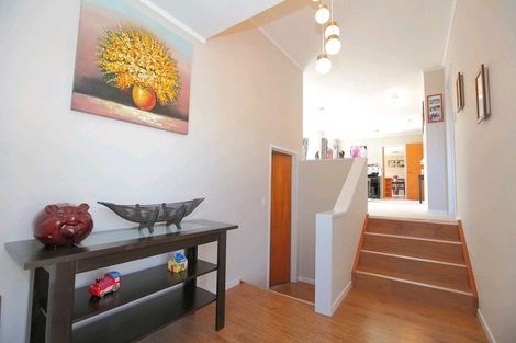 Photo of property in 18 Pinewood Grove, Botany Downs, Auckland, 2010