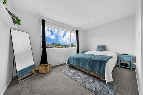 Photo of property in 11/11 Ray Small Drive, Papakura, 2110