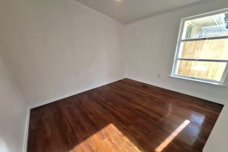 Photo of property in 2/2 Lansdowne Street, Bayswater, Auckland, 0622