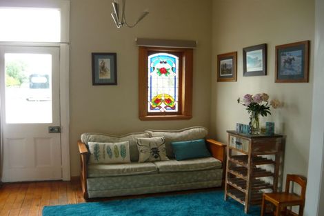 Photo of property in 52 Timaru Road, Waimate, 7924