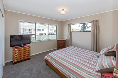 Photo of property in 1/82a Pupuke Road, Hillcrest, Auckland, 0627
