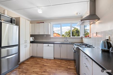 Photo of property in 51 Poto Road, Normandale, Lower Hutt, 5010