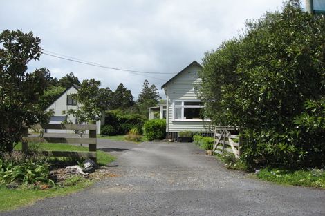 Photo of property in 186 Boord Crescent, Kumeu, 0891