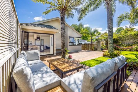 Photo of property in 1/13 Geoffrey Road, Torbay, Auckland, 0630