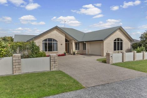 Photo of property in 104 Rototuna Road, Rototuna, Hamilton, 3210