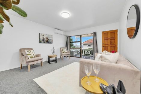 Photo of property in 2/46 View Road, Henderson, Auckland, 0612