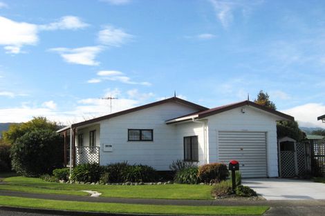 Photo of property in 8 Dellys Grove, Levin, 5510