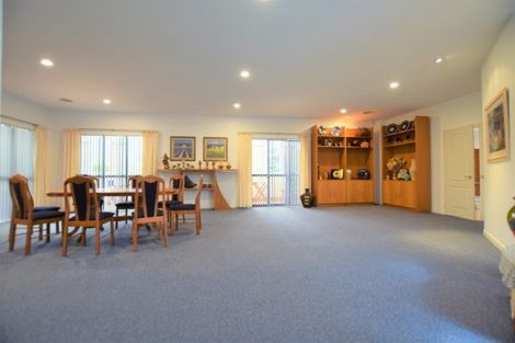 Photo of property in 4 Burgundy Park Avenue, Henderson, Auckland, 0612