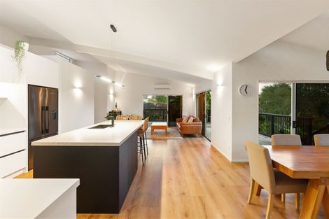 Photo of property in 10 Baulcomb Parade, Windsor Park, Auckland, 0632