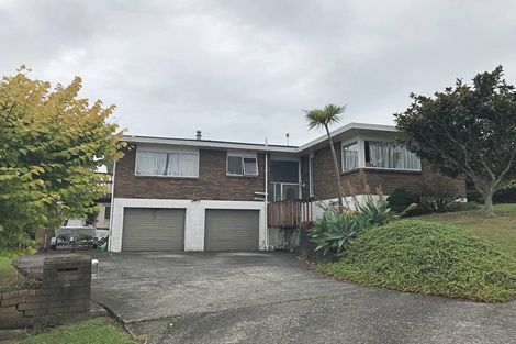 Photo of property in 2 Anure Place, Highland Park, Auckland, 2010