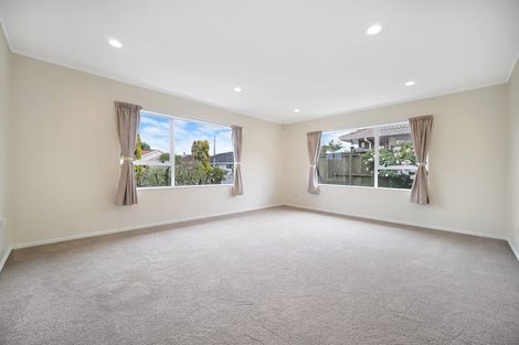 Photo of property in 11 Suncrest Drive, West Harbour, Auckland, 0618