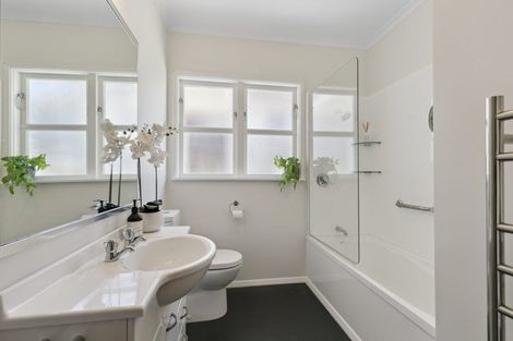 Photo of property in 1 Melrose Road, Island Bay, Wellington, 6023