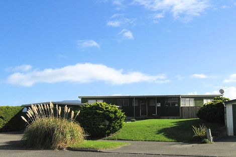 Photo of property in 27 Oratia Street, Waikanae Beach, Waikanae, 5036