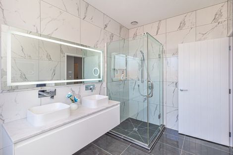 Photo of property in 18 Phoenix Palms Grove, Levin, 5510