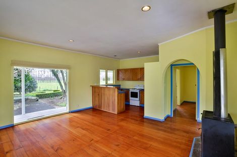Photo of property in 76 Riverland Road, Kumeu, 0892
