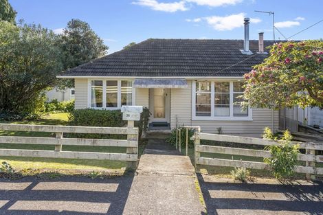 Photo of property in 36 Sutherland Road, Point Chevalier, Auckland, 1025