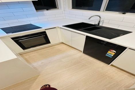 Photo of property in 30 Becker Drive, Weymouth, Auckland, 2103