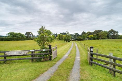 Photo of property in 130 Parewanui Road, Bulls, 4894