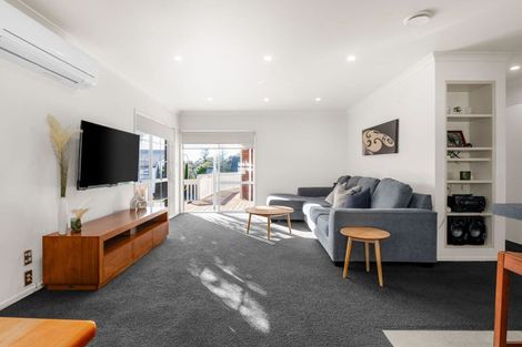 Photo of property in 42 Gilbass Avenue, Hamilton Lake, Hamilton, 3204