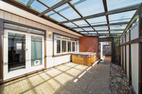 Photo of property in 72 Pioneer Road, Moturoa, New Plymouth, 4310