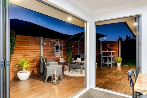 Photo of property in 3 Saint Heliers Grove, Fitzherbert, Palmerston North, 4410