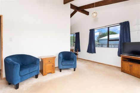 Photo of property in 2/92c Englefield Road, Northwood, Christchurch, 8051