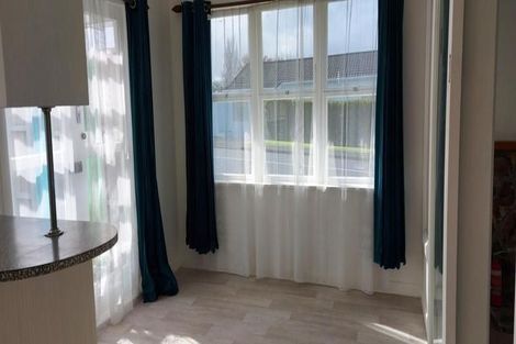 Photo of property in 72 Tiroroa Avenue, Te Atatu South, Auckland, 0610