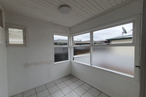 Photo of property in 2 Wattle Street, New Lynn, Auckland, 0600