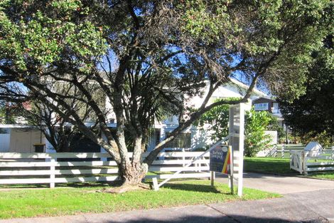 Photo of property in 19 Alwyn Avenue, Te Atatu South, Auckland, 0610