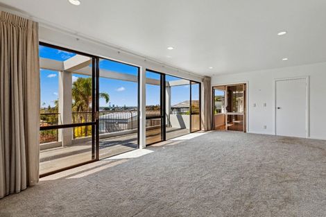 Photo of property in 35 Parr Terrace, Castor Bay, Auckland, 0620