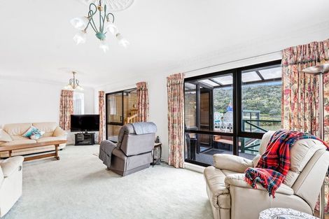 Photo of property in 8 Waiwera Road, Waiwera, Orewa, 0994