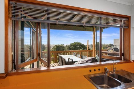 Photo of property in 315 Glenfield Road, Glenfield, Auckland, 0629