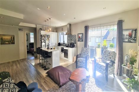 Photo of property in 1/56 Heathcote Road, Castor Bay, Auckland, 0620